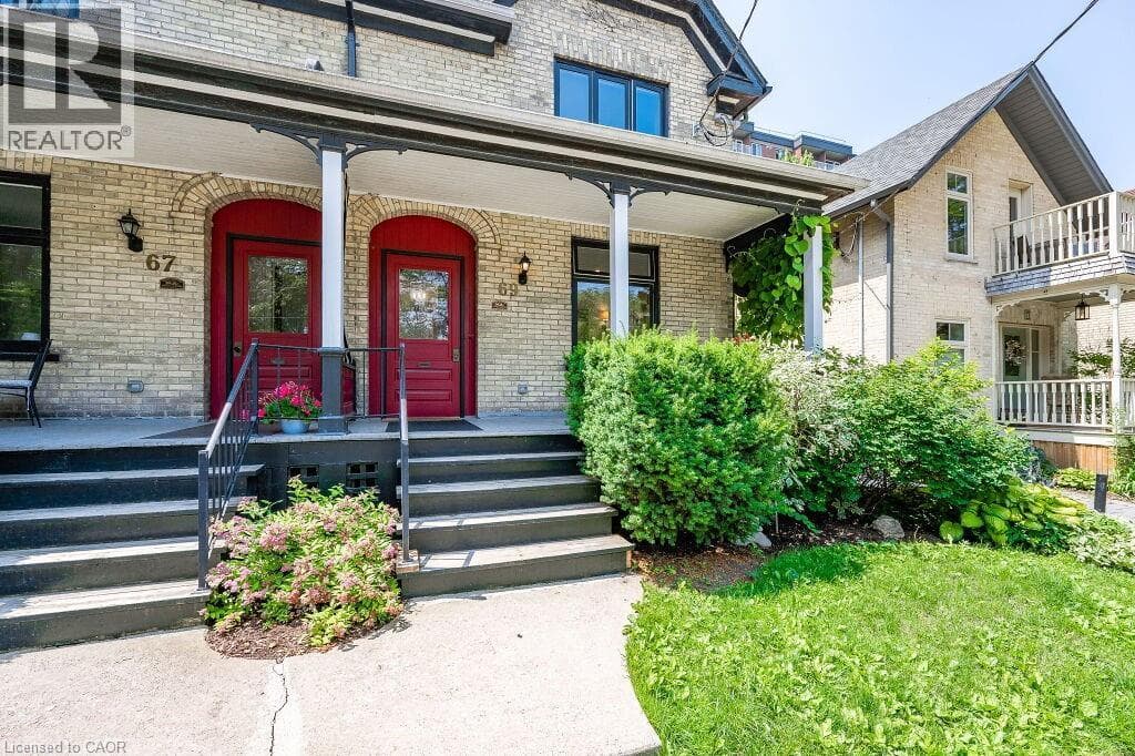 67 AHRENS Street W — photo 3