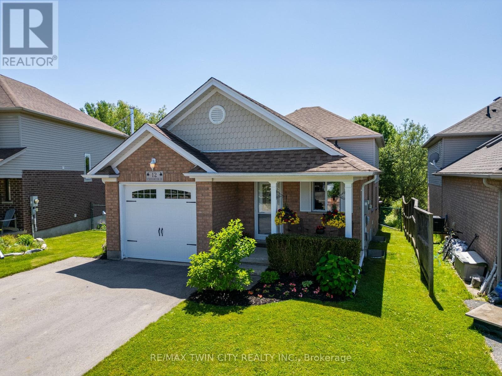12 STIEFELMEYER CRESCENT — photo 1