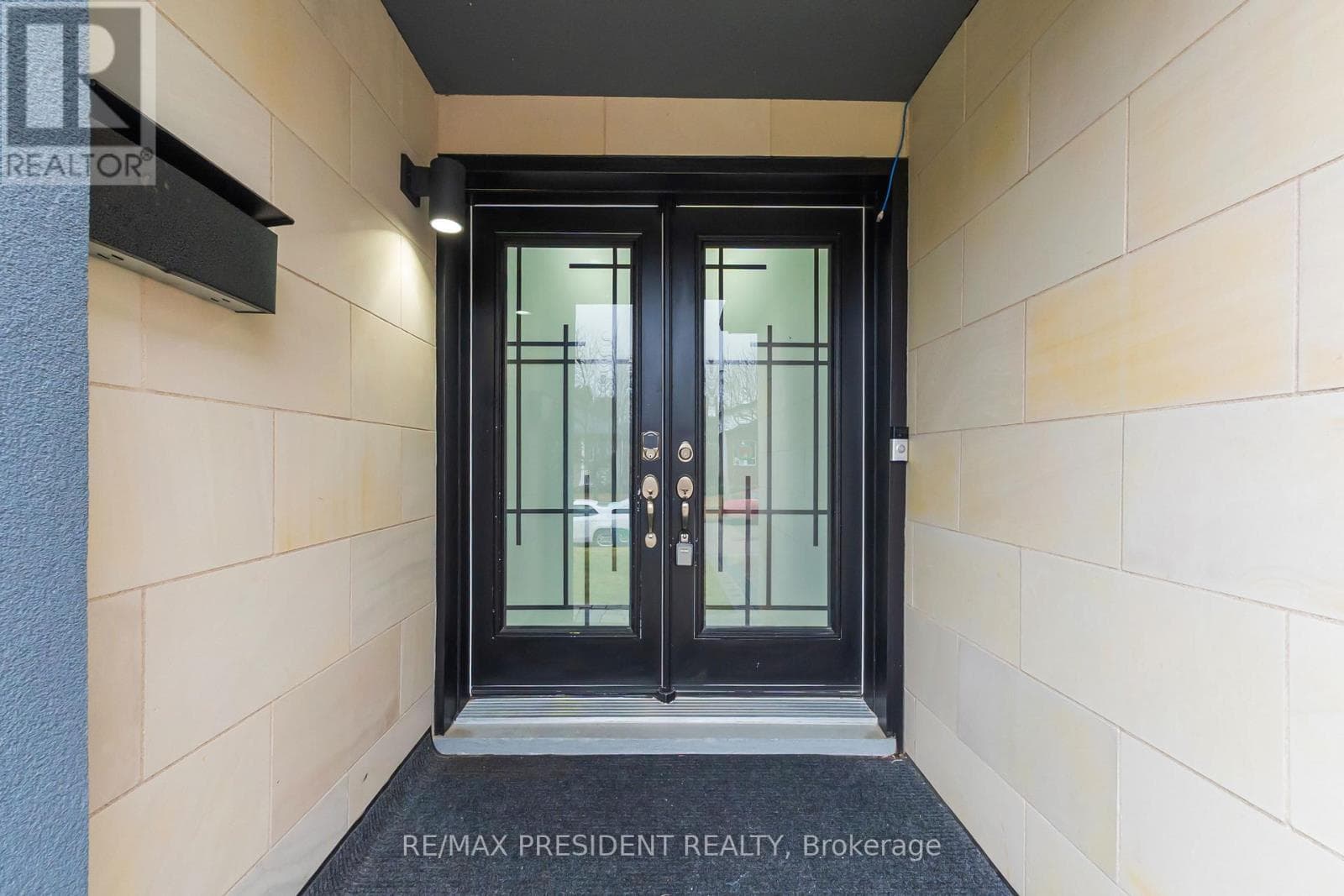 212 WEDGEWOOD DRIVE — photo 3
