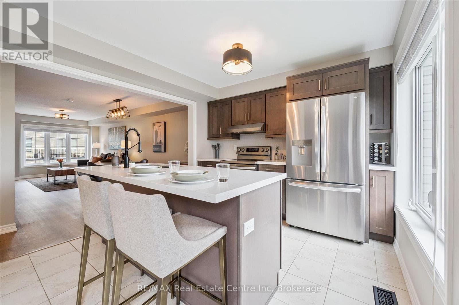 2 - 395 LINDEN DRIVE — photo 1
