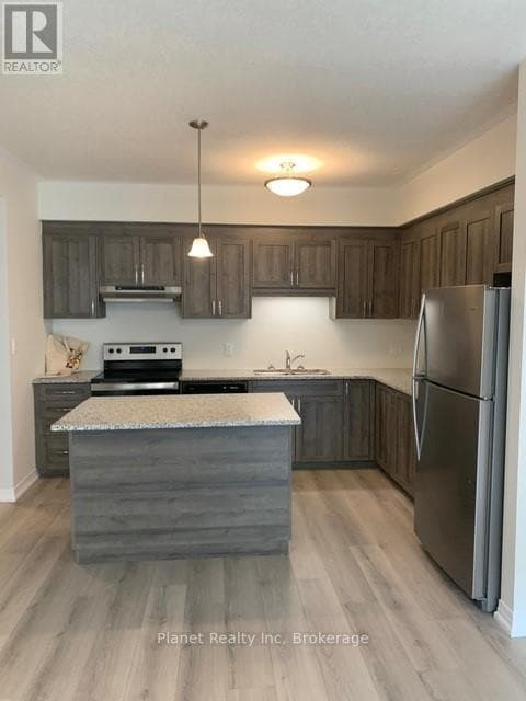 67 - 261 WOODBINE AVENUE — photo 1