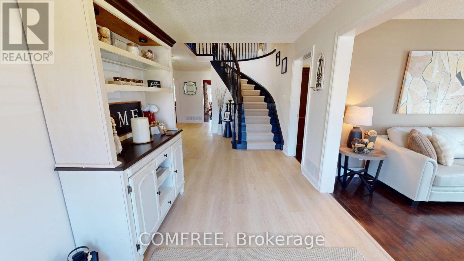 39 FALCON COURT — photo 2