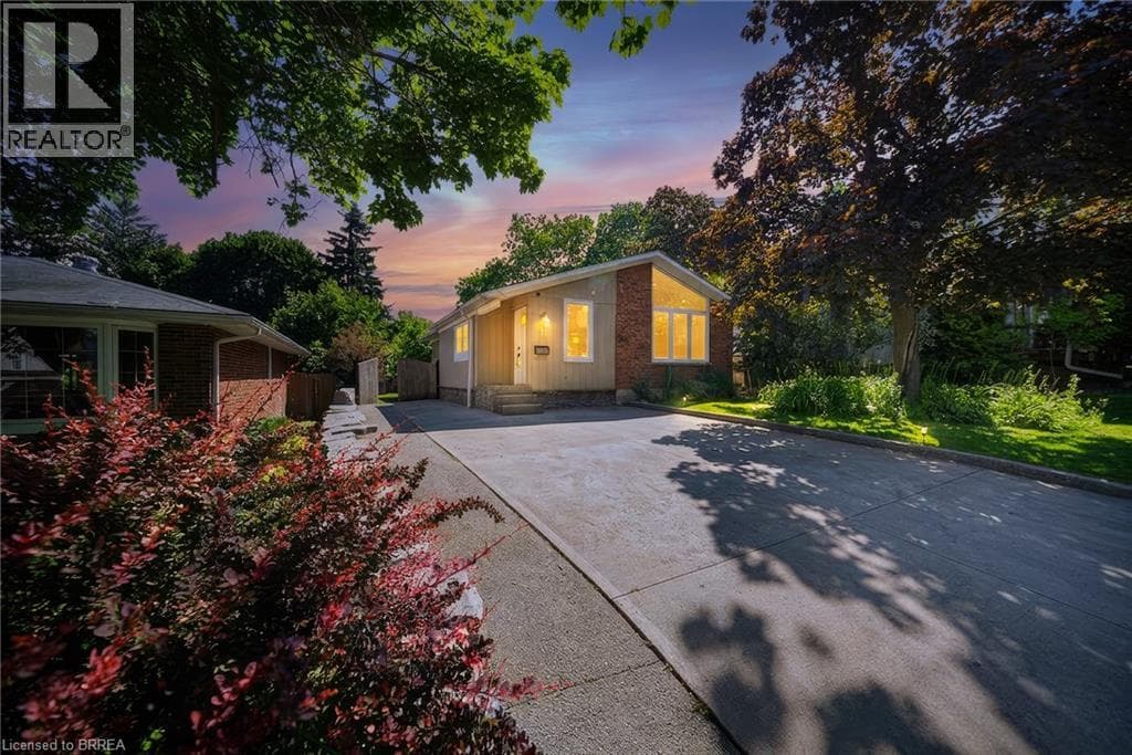 17 FLYNN Avenue — photo 1