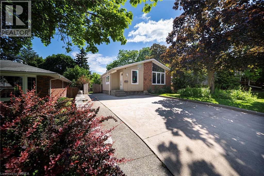 17 FLYNN Avenue — photo 2