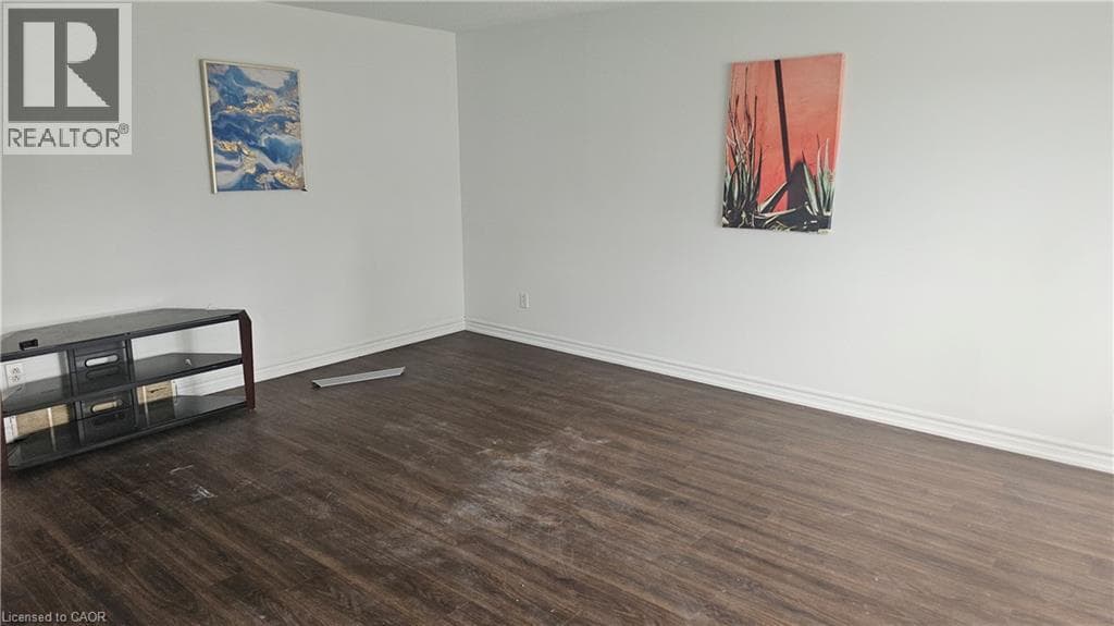 58 BELWOOD Crescent — photo 2