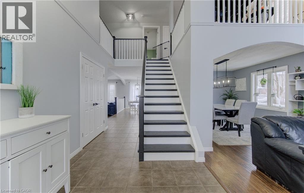 21 WEST TREE Drive — photo 3