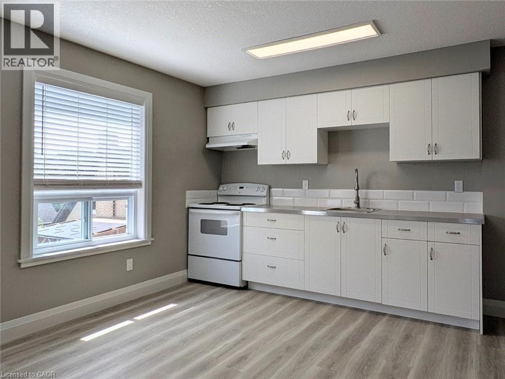 135 N WELLINGTON Street N Unit# 11 — photo 2