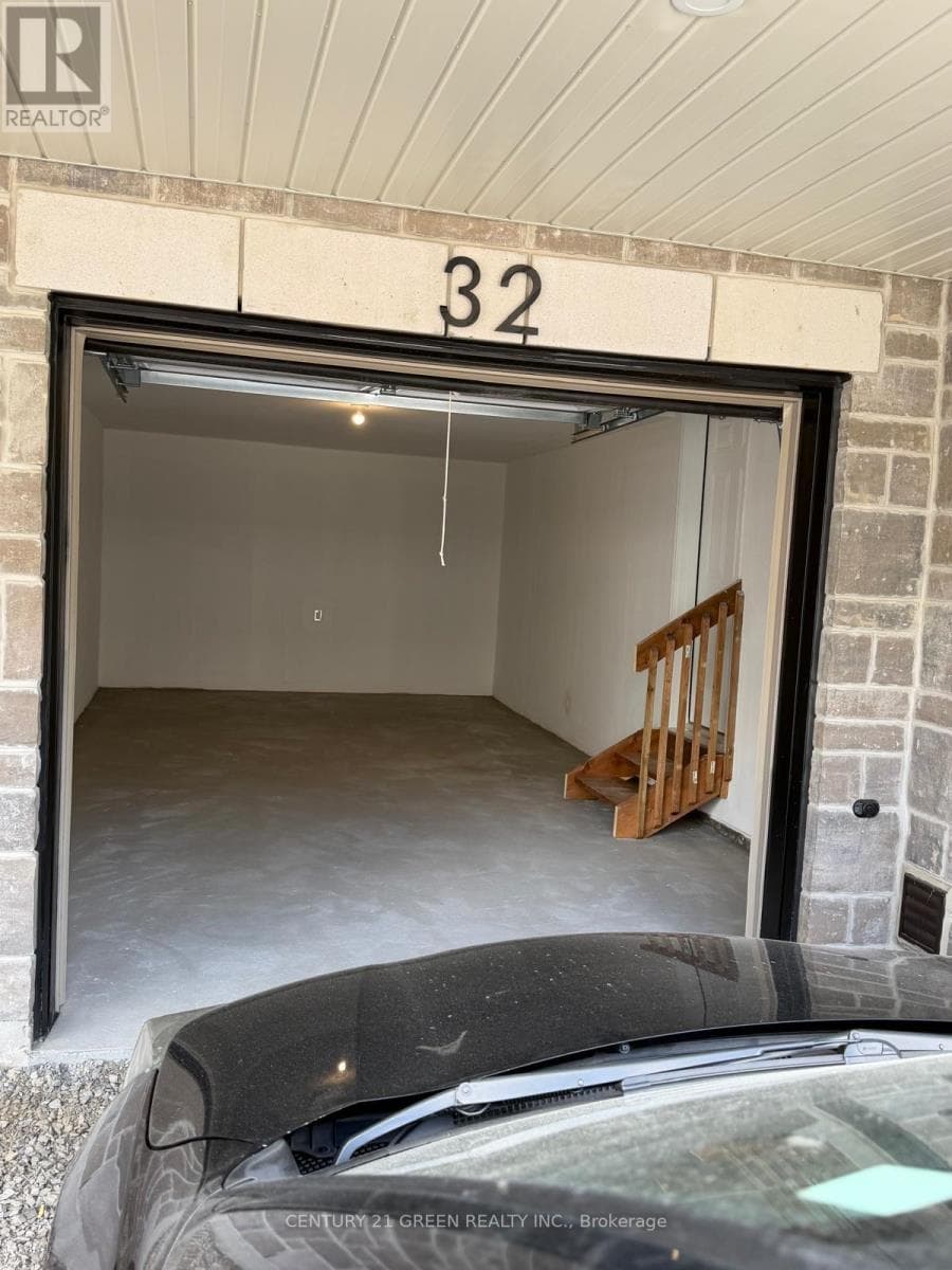 32 CANYON DRIVE — photo 3