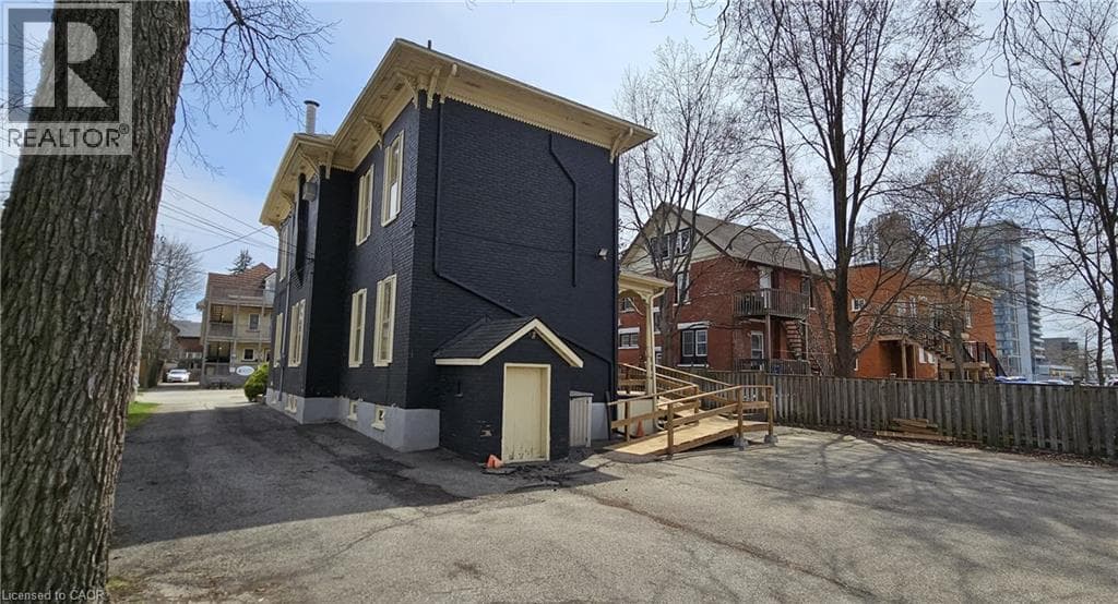 106 YOUNG Street W — photo 2