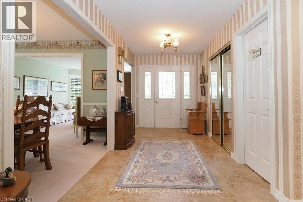 137 FOXBORO Drive — photo 3