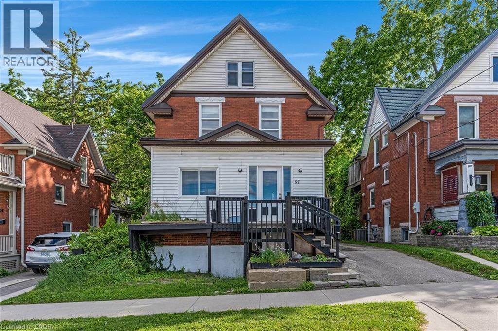 91 CHARLES Street E — photo 1
