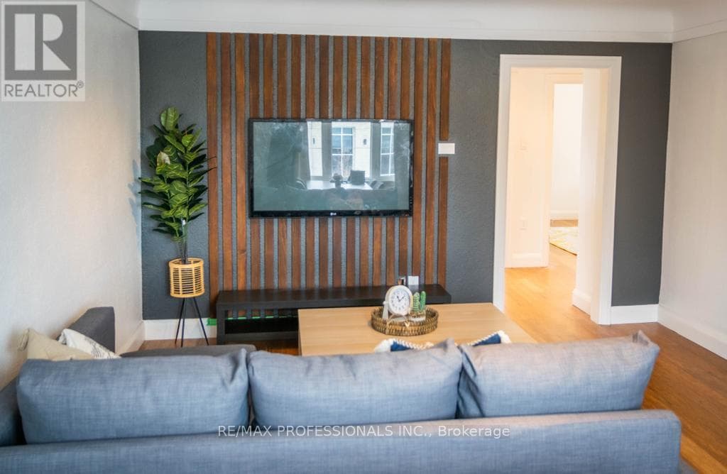 A-UPPER - 119 ERB STREET — photo 3