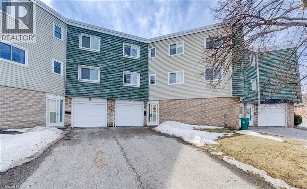 60 ELMSDALE Drive Unit# 11 — photo 2