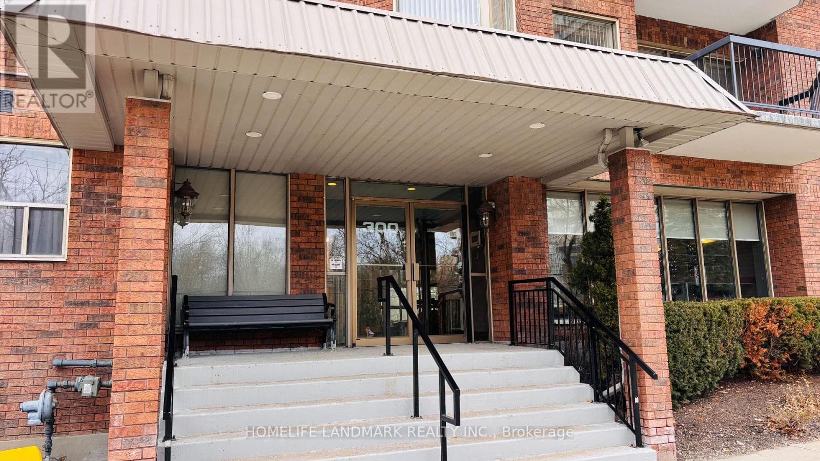 #207 - 300 KEATS WAY — photo 3