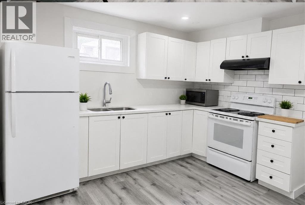 67 KAREN Walk Unit# Lower — photo 2
