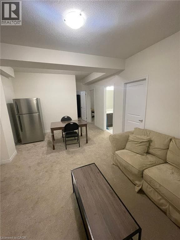 10 GUERNSEY Drive Unit# Lower — photo 2