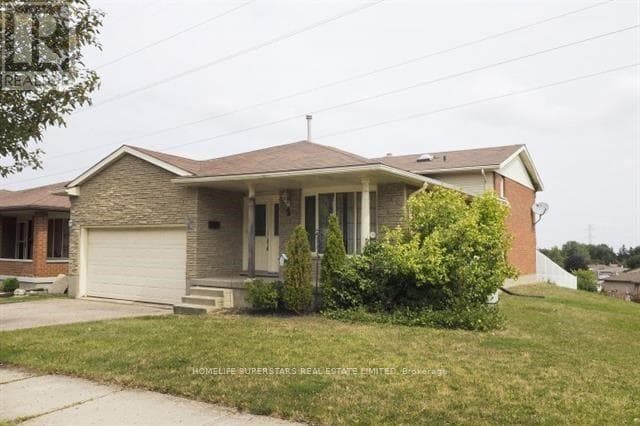 2 HODDLE CRESCENT — photo 1