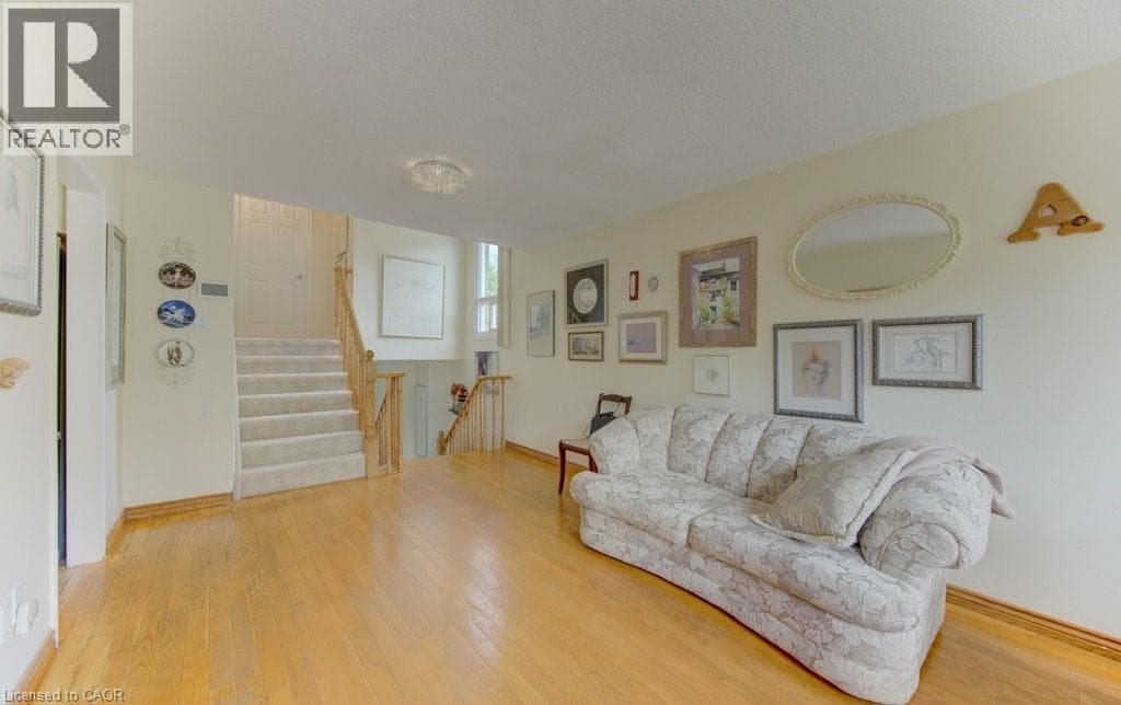 375 HOLIDAY INN Drive Unit# 28 — photo 2