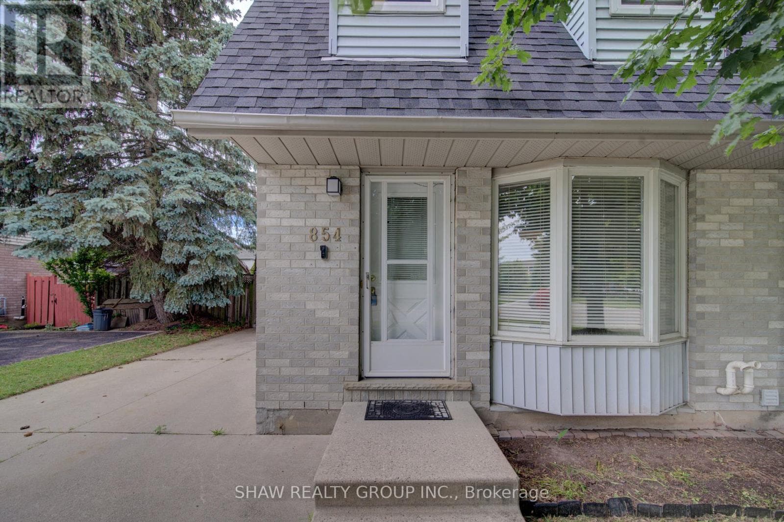 854 ELGIN ST N — photo 3