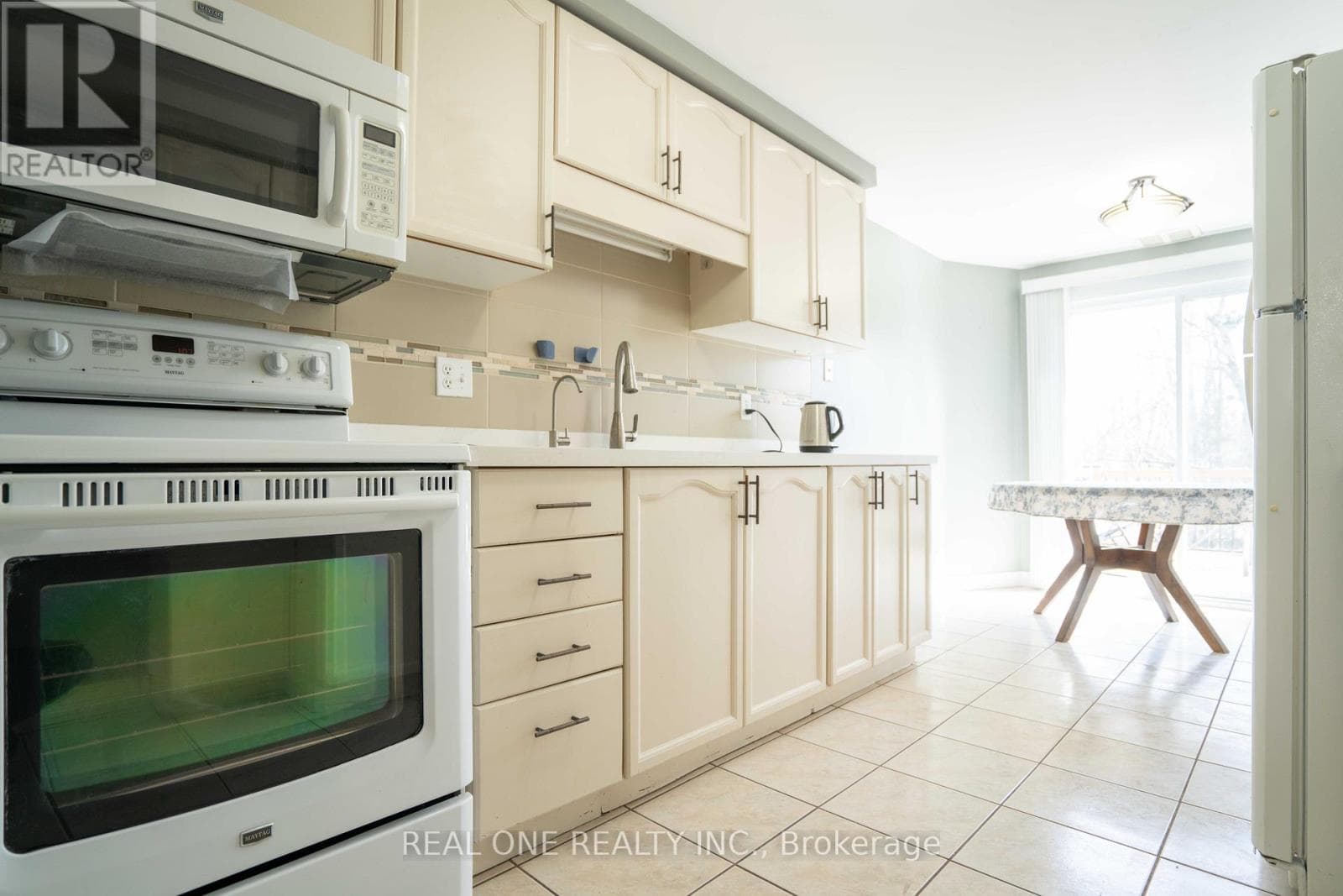 407 DOWNSVIEW PLACE — photo 2