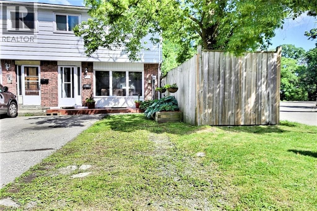 541 PARKVIEW Crescent — photo 1