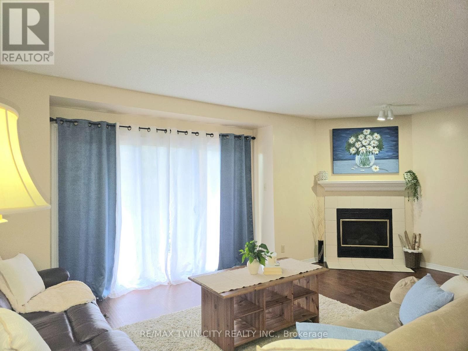 6 - 250 KEATS WAY — photo 3
