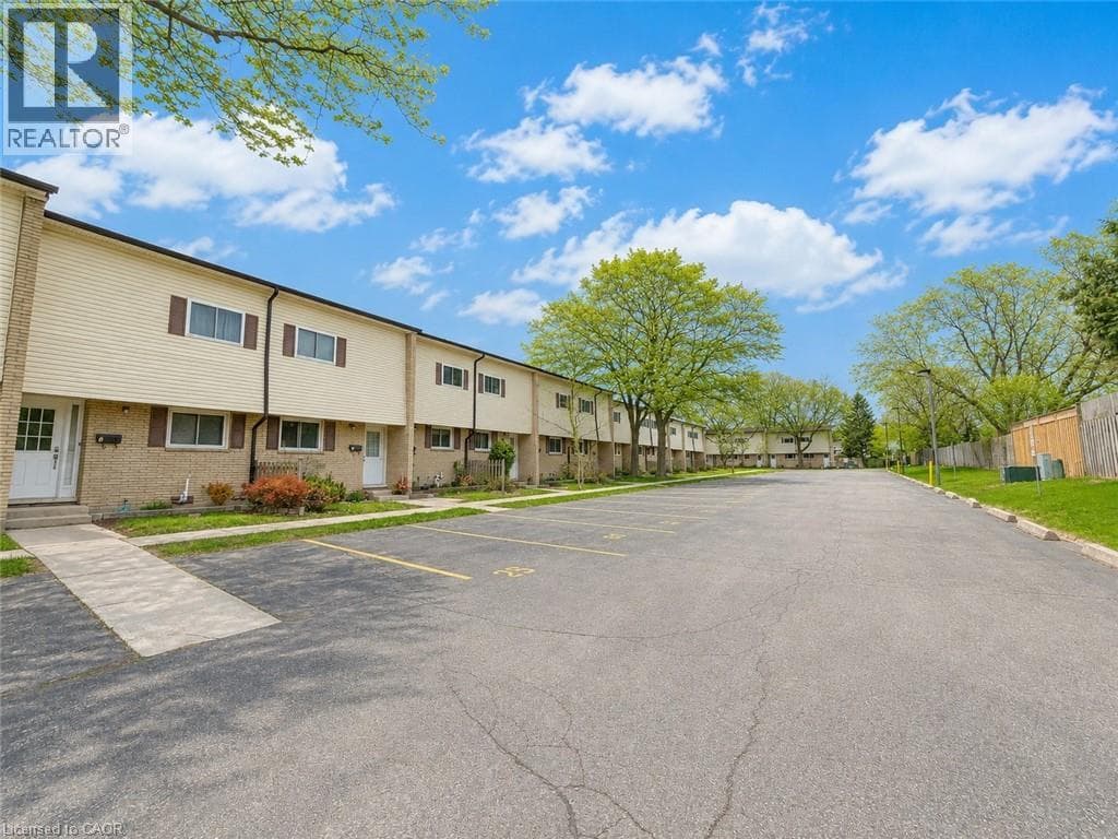 211 VERONICA Drive Unit# A5 — photo 1