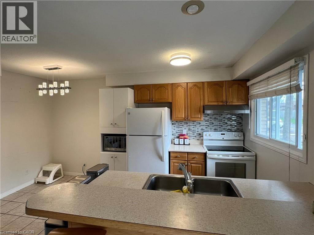 211 VERONICA Drive Unit# A5 — photo 3