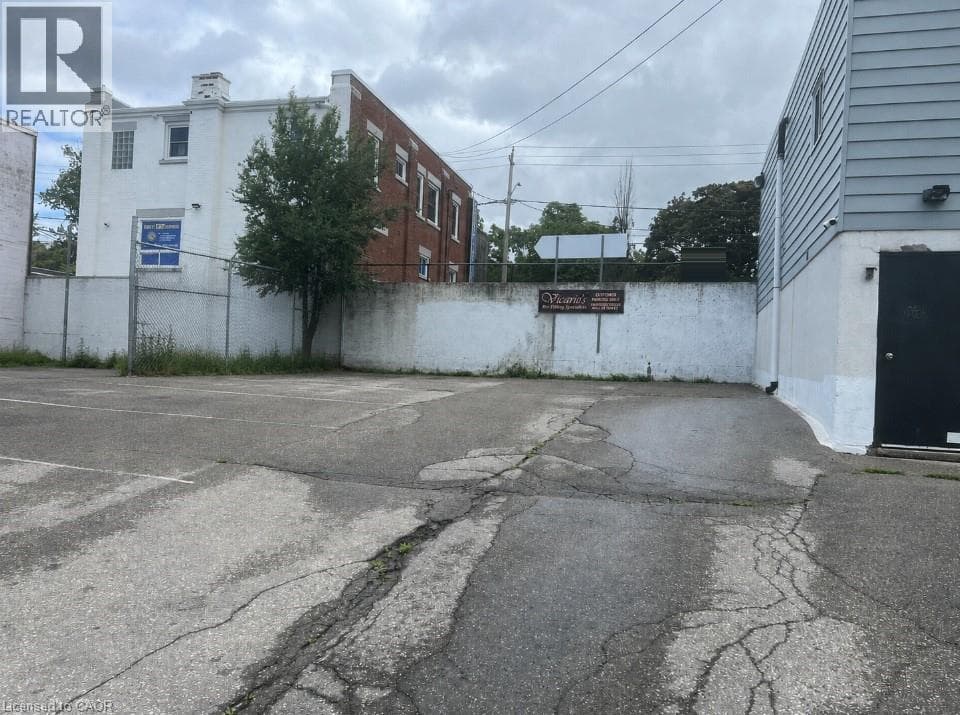 745 KING Street E — photo 2