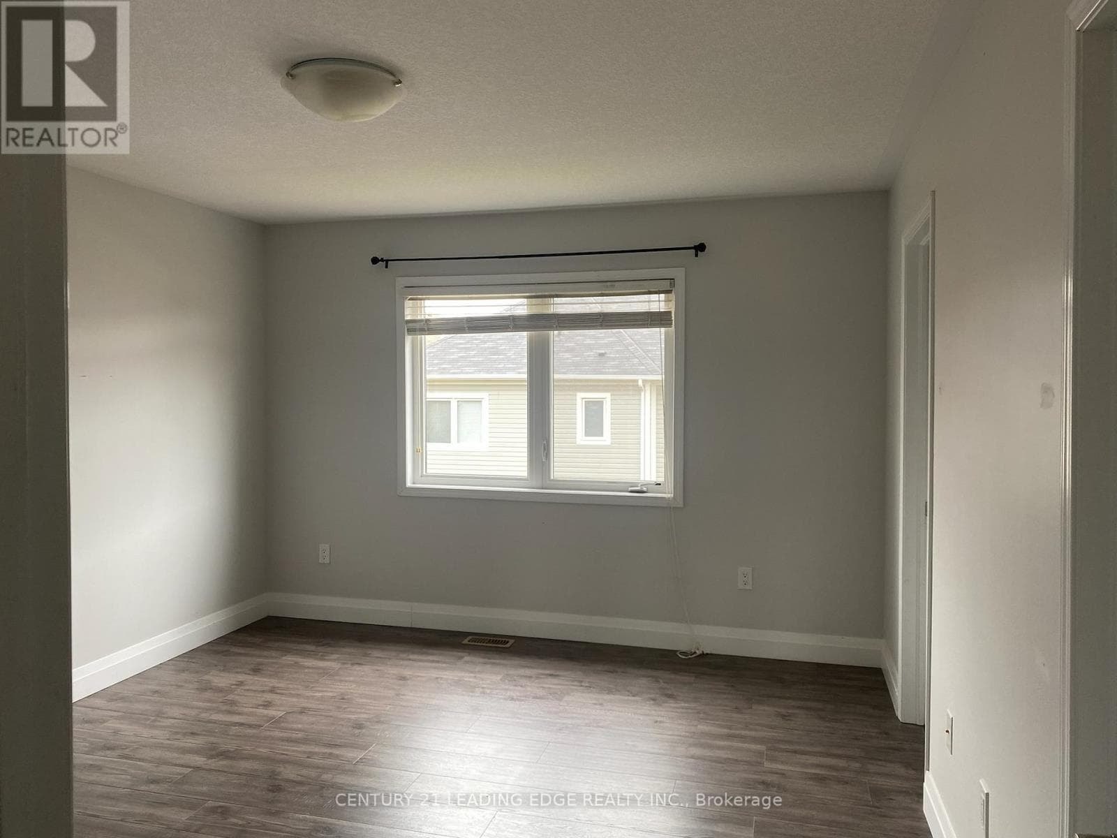 33 GLENVISTA DRIVE — photo 2