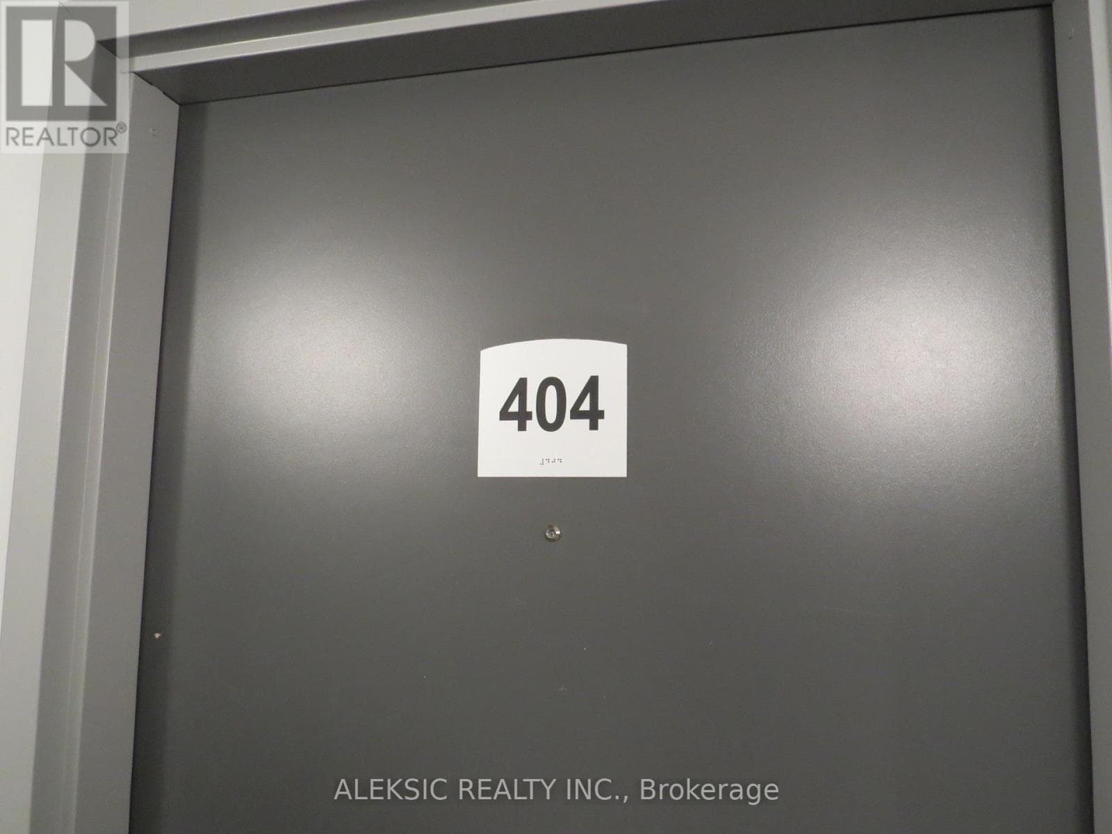 H404 - 275 LARCH STREET — photo 3