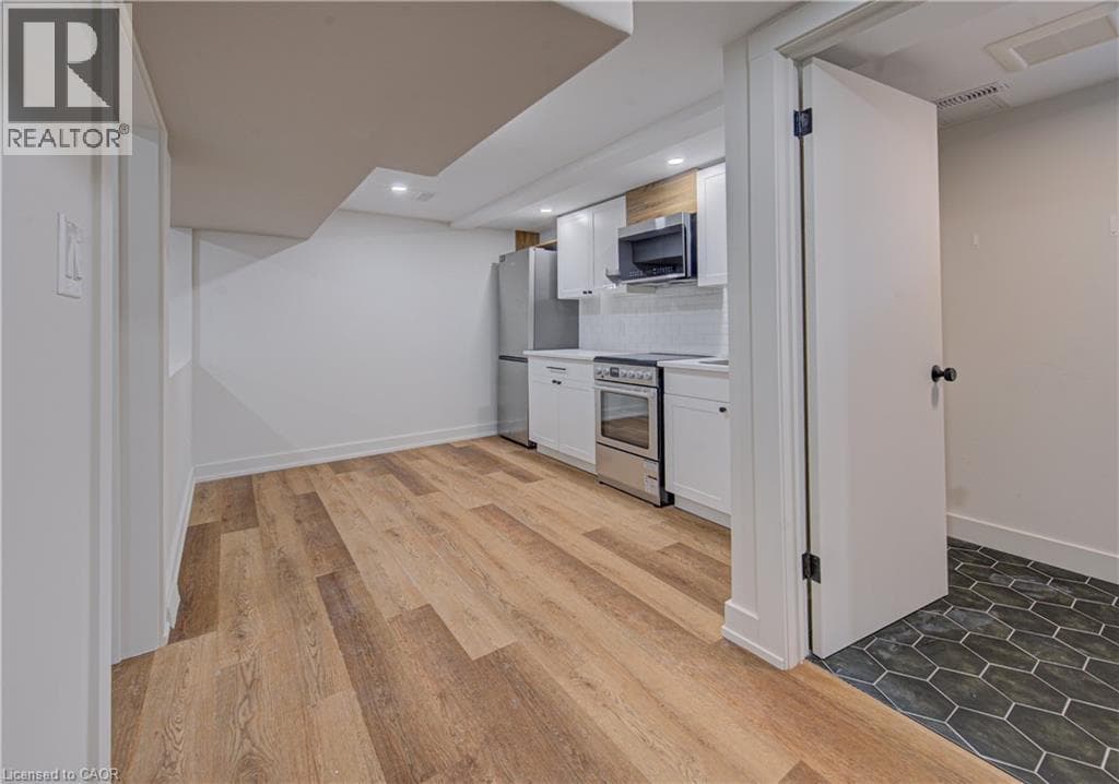 10 WEAVER Street Unit# Lower — photo 3