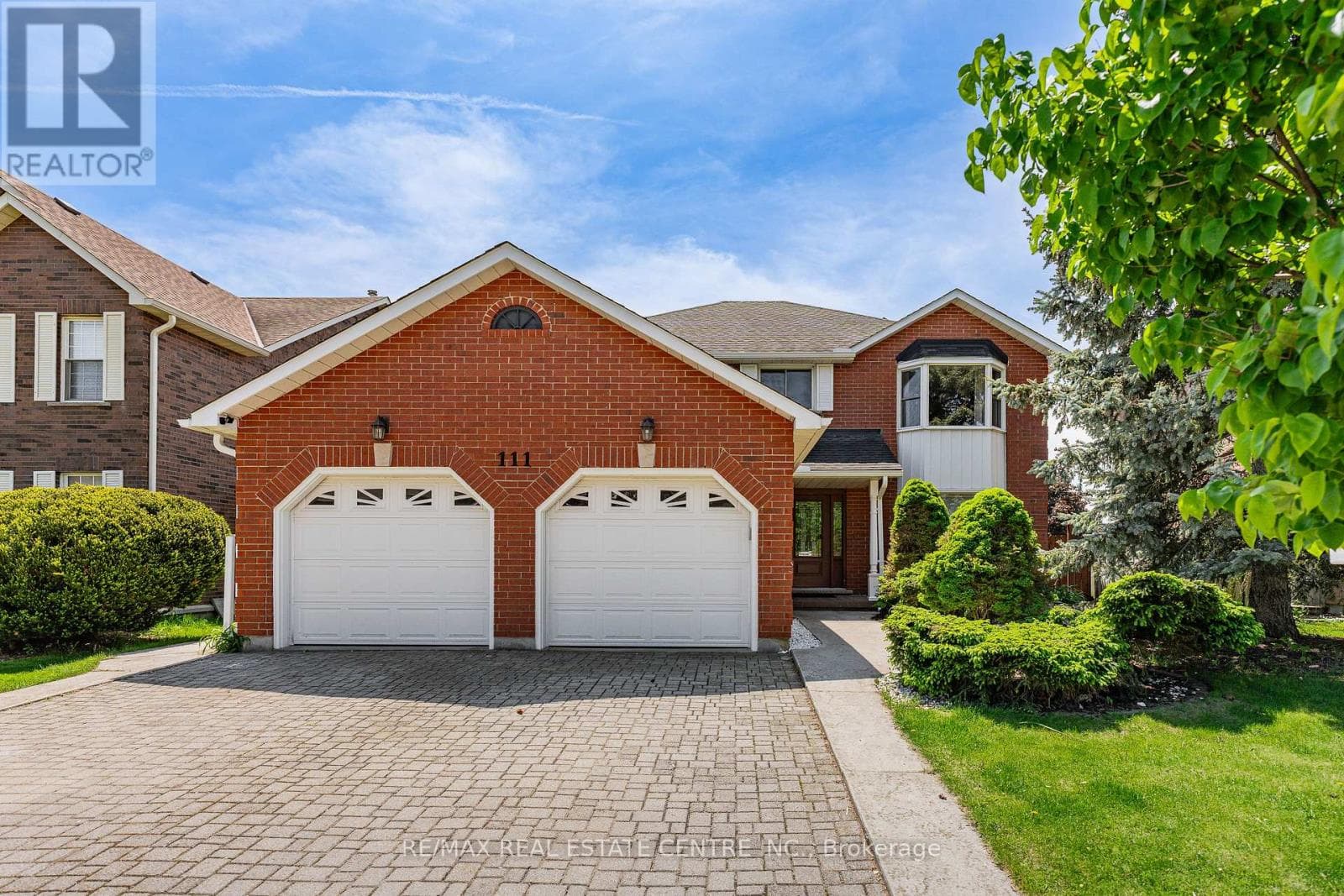 111 HUME DRIVE — photo 1