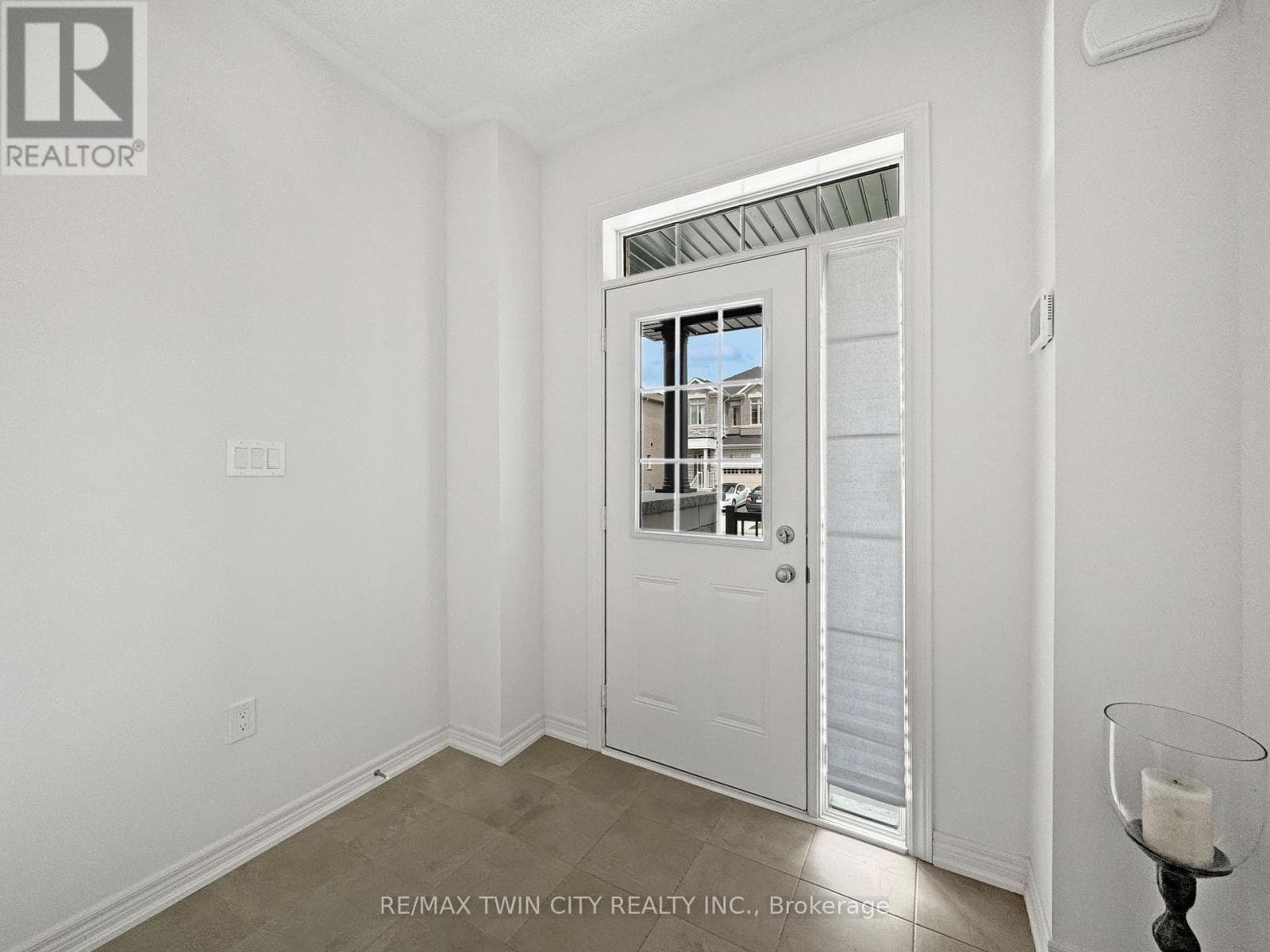 82 GLEDHILL CRESCENT — photo 2