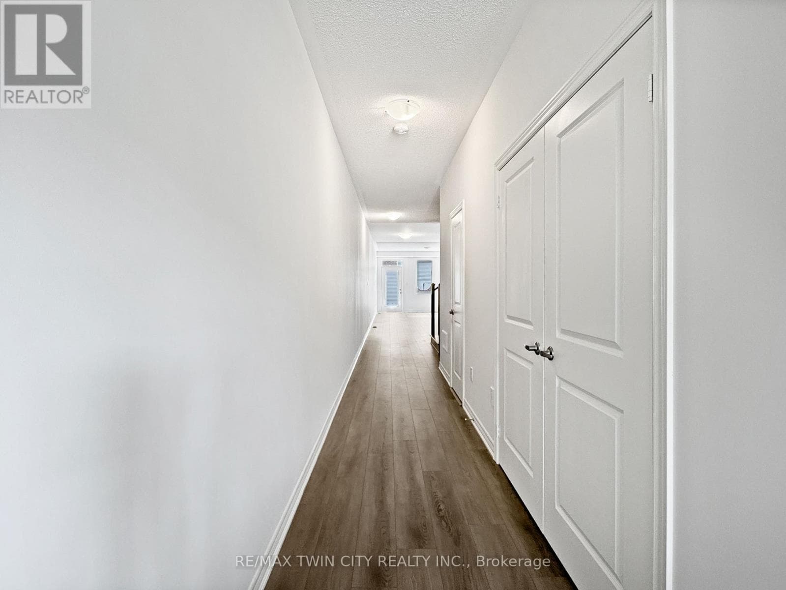 82 GLEDHILL CRESCENT — photo 3