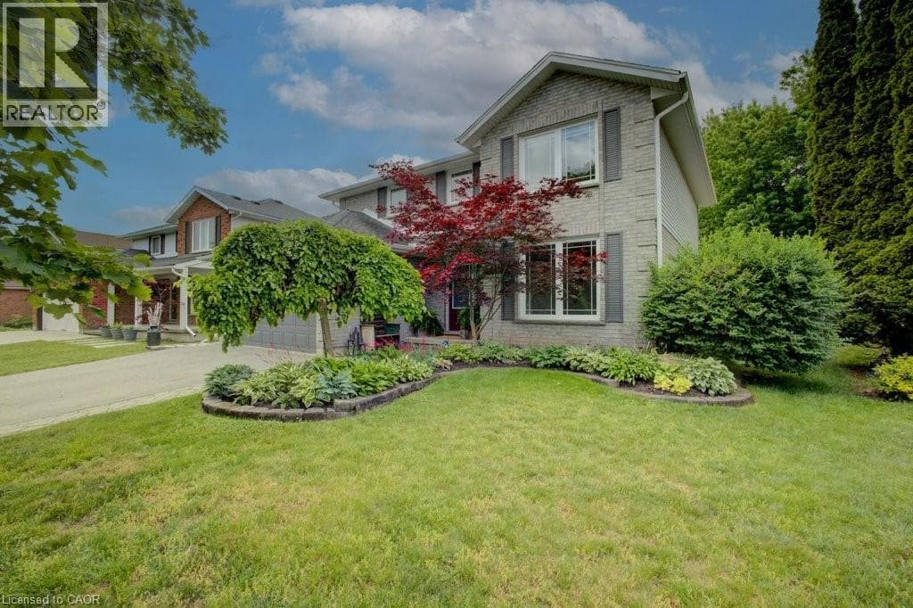 57 ROBERTSON Crescent — photo 2