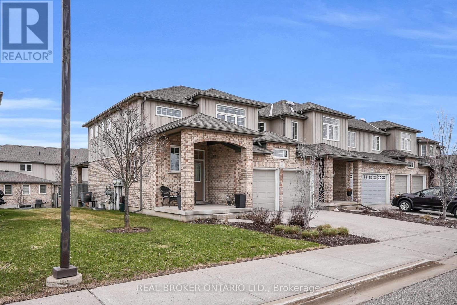 66 - 31 TOWNSEND DRIVE — photo 3
