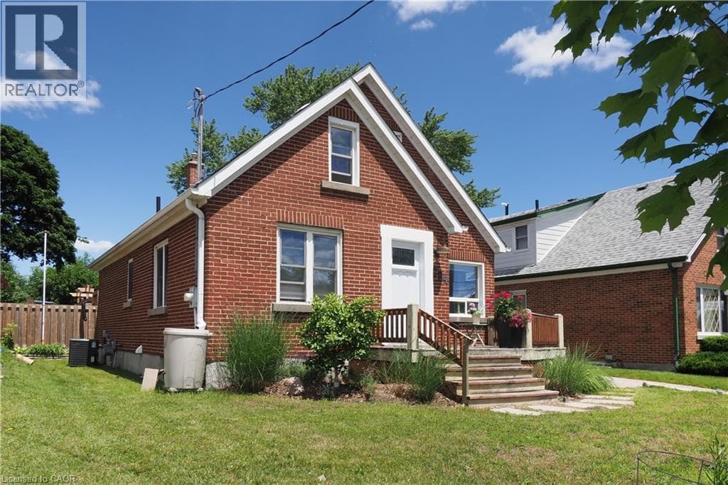 784 ELIZABETH Street — photo 3