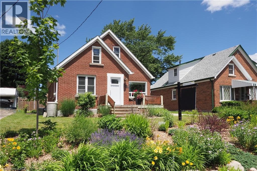 784 ELIZABETH Street — photo 2