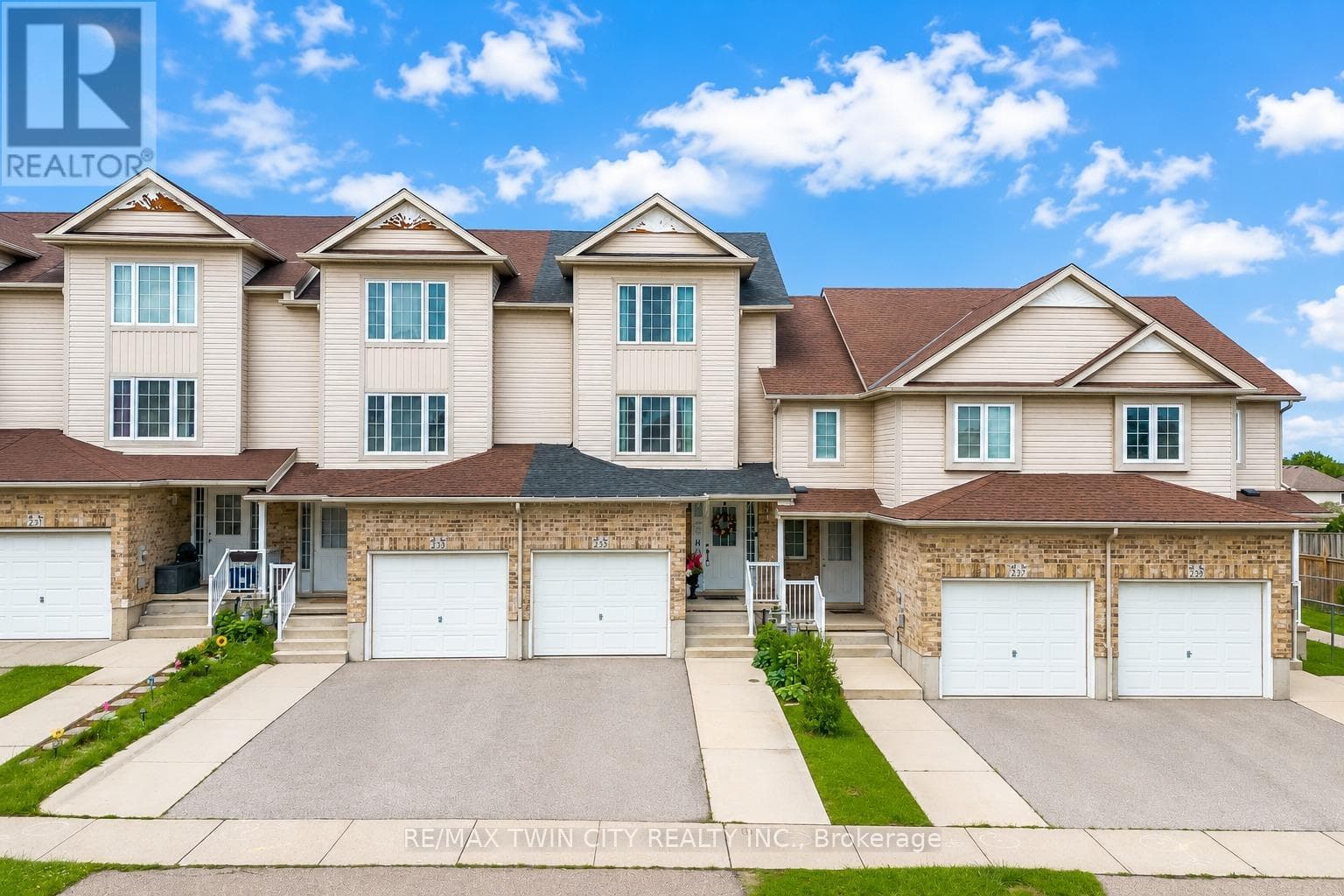 235 RED CLOVER COURT — photo 1