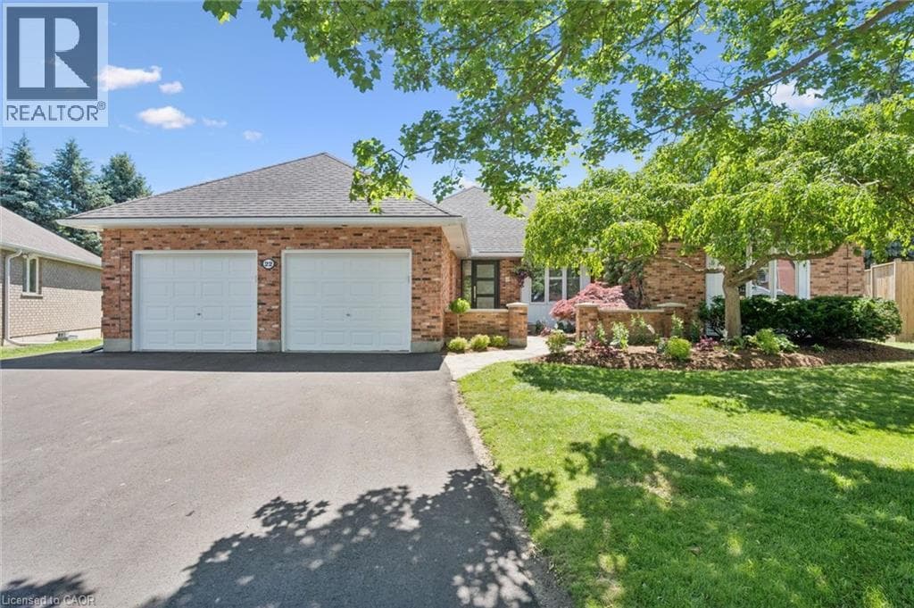 22 LYLE Place — photo 1