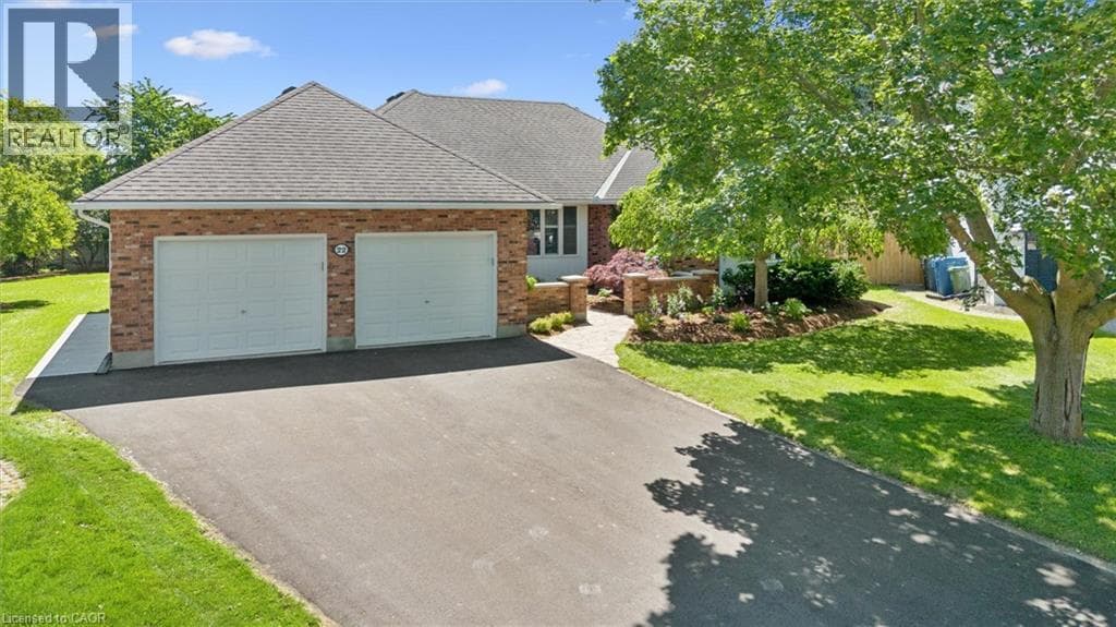 22 LYLE Place — photo 2