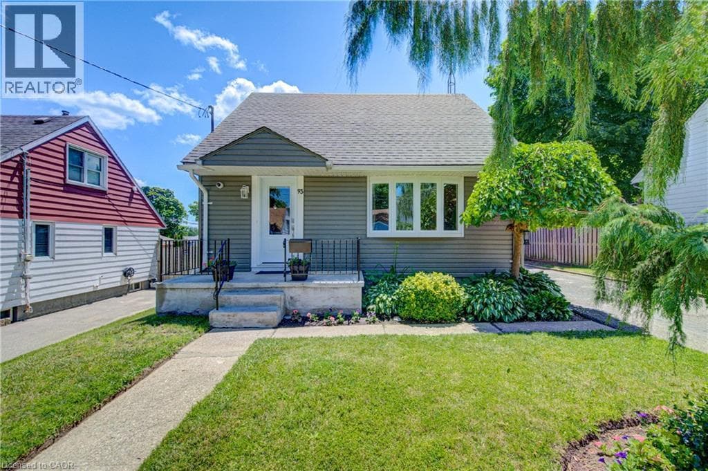 93 STEWART Avenue — photo 1