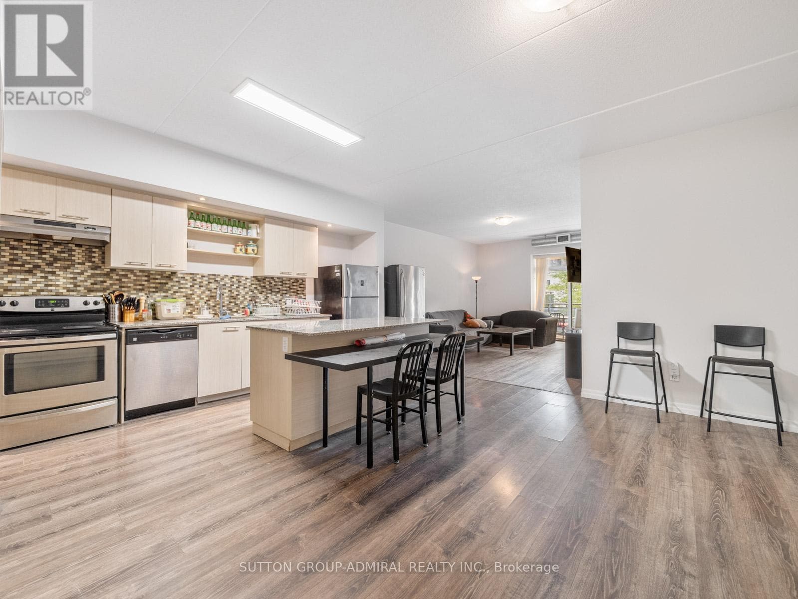 203 - 8 HICKORY STREET W — photo 1