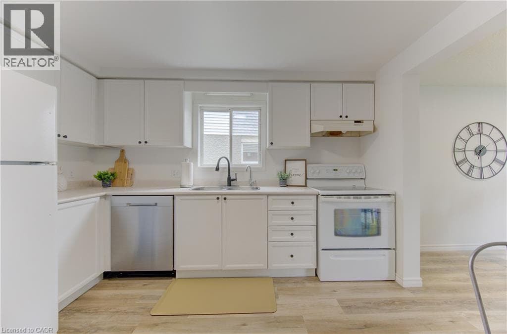 38 CASSIDY Court — photo 3