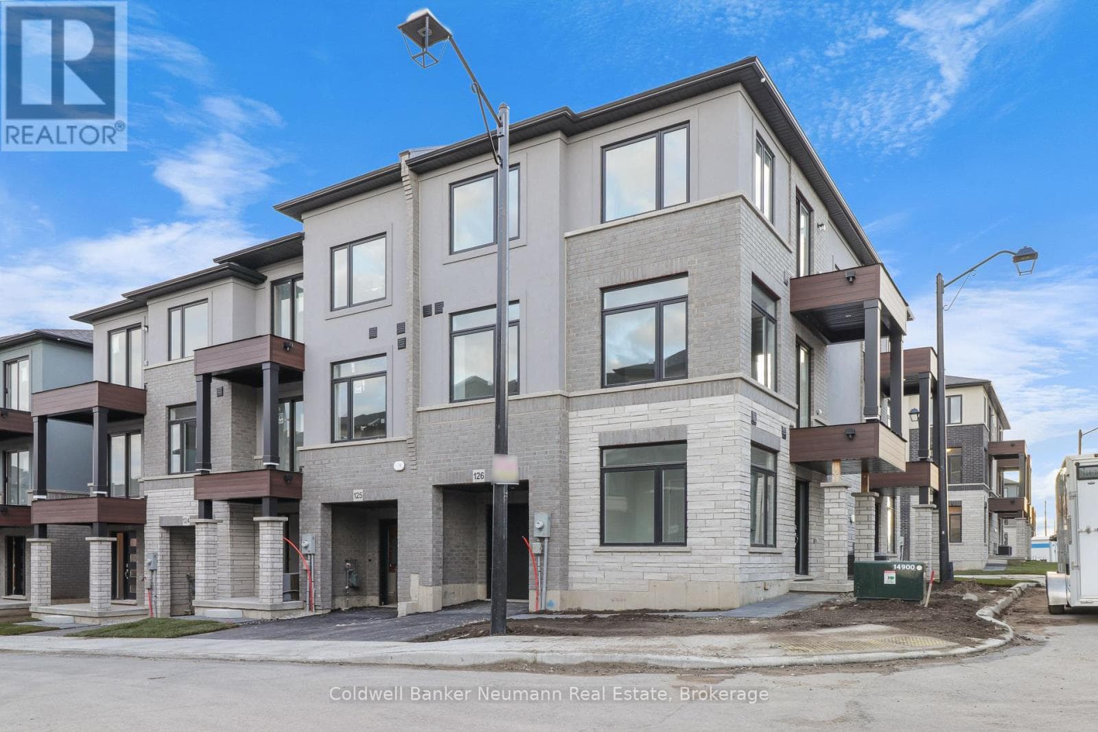 126 - 155 EQUESTRIAN WAY W — photo 2