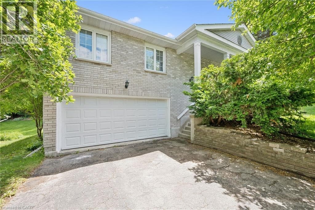 176 SANDFORD FLEMING Drive — photo 2