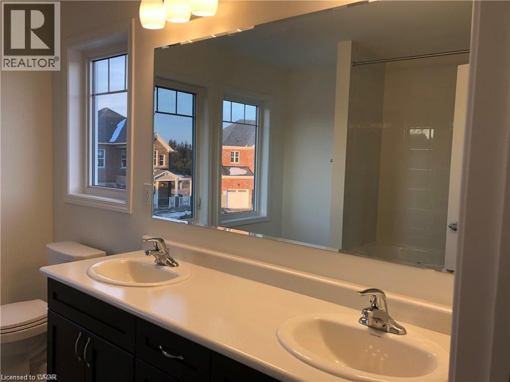 40 WANNAMAKER Crescent — photo 2