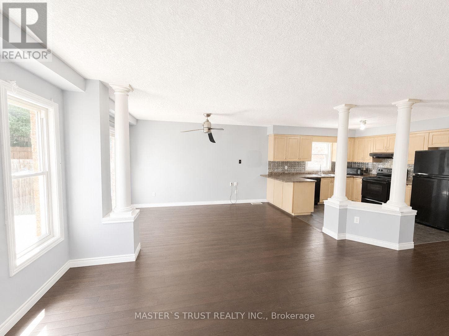 256 BRIDLEWREATH STREET — photo 1