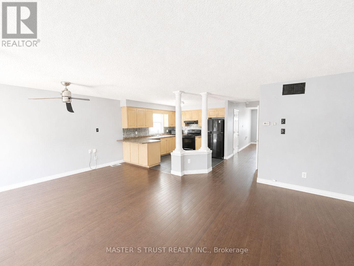 256 BRIDLEWREATH STREET — photo 2